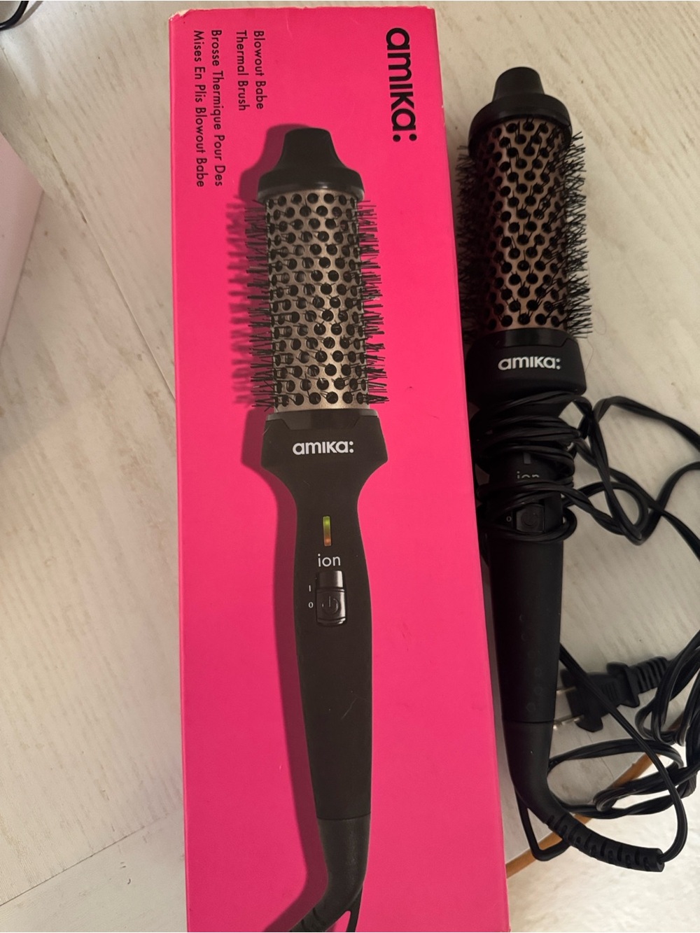 Amika Blowout Babe thermal brush w box